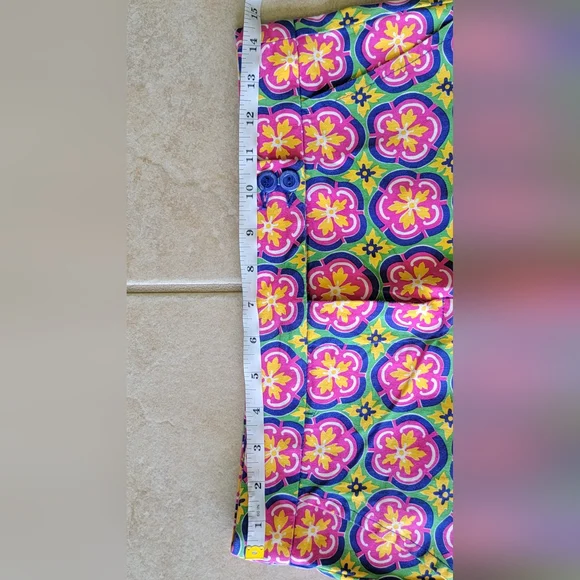 Trina Turk Vibrant Floral Women's Shorts Size 0 - Picture 5 of 9